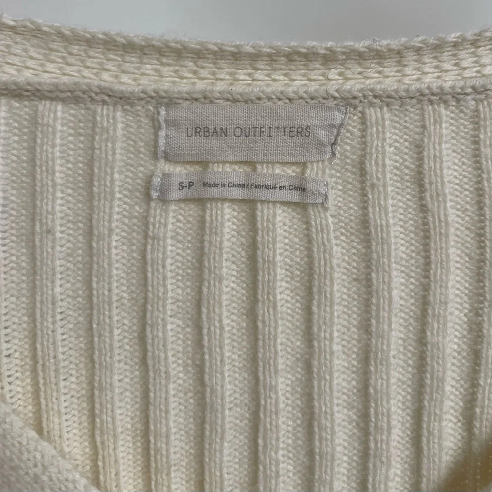 Cream ribbed button up cropped cardigan. Long sleeve. Urban outfitters. Size S - Picture 4 of 4